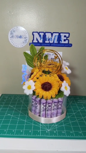 Reusable Empty Money Cake with Fuzzy Wire Flower with Acetate Box (Dummy Styro Only) - 4 inch dia 20 slots