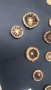 (3 biji) Dried Lemon Slice Lime Potongan Jeruk Kering Buah Dried Flower Fruits Properti Foto Rustik\\n\\n Apa Itu Buah Dried Flower Fruits?\\n\\nBuah Dried Flower Fruits adalah buah-buahan kering yang memiliki bentuk seperti bunga dan sering digunakan sebagai properti foto rustik. Buah-buahan kering ini memiliki tekstur unik dan warna yang menarik, sehingga sangat cocok untuk dekorasi atau fotografi. Beberapa contoh buah-buahan kering yang termasuk dalam kategori ini adalah jeruk kering, lemon kering, dan lime kering.\\n\\n Cara Mengidentifikasi Buah Dried Flower Fruits\\n\\nUntuk mengidentifikasi buah Dried Flower Fruits, Anda dapat mencari buah-buahan kering yang memiliki bentuk seperti bunga. Biasanya, buah-buahan ini akan memiliki tekstur yang lebih keras dibandingkan dengan buah-buahan segar. Selain itu, buah-buahan kering ini biasanya memiliki warna yang lebih cerah dan menarik dibandingkan dengan buah-buahan segar.\\n\\n Manfaat Menggunakan Buah Dried Flower Fruits\\n\\nMenggunakan buah Dried Flower Fruits memiliki beberapa manfaat, antara lain:\\n\\n- Menambah nilai estetika pada foto atau dekorasi\\n- Membuat foto atau dekorasi terlihat lebih menarik dan unik\\n- Bisa digunakan sebagai properti foto rustik\\n\\n Bagaimana Menggunakan Potongan Jeruk Kering?\\n\\nPotongan jeruk kering bisa digunakan sebagai properti foto rustik atau dekorasi. Berikut adalah beberapa cara menggunakan potongan jeruk kering:\\n\\n Cara Membuat Potongan Jeruk Kering Sendiri\\n\\nUntuk membuat potongan jeruk kering sendiri, Anda bisa mengikuti langkah-langkah berikut:\\n\\n1. Siapkan jeruk segar yang akan dikeringkan.\\n2. Potong jeruk menjadi irisan tipis.\\n3. Letakkan irisan jeruk pada loyang yang sudah dialasi kertas roti.\\n4. Oven dengan suhu rendah selama beberapa jam hingga jeruk kering dan keras.\\n5. Simpan jeruk kering dalam wadah kedap udara.\\n\\n Ide Dekorasi dengan Potongan Jeruk Kering\\n\\nBerikut adalah beberapa ide dekorasi yang bisa Anda coba dengan potongan jeruk kering:\\n\\n- Menambahkan potongan jeruk kering pada topi atau aksesori foto\\n- Menghias meja dengan potongan jeruk kering\\n- Menambahkan potongan jeruk kering pada dekorasi cake atau cupcake\\n\\n Mengapa Properti Foto Rustik Menjadi Tren?\\n\\nProperti foto rustik menjadi tren karena memiliki nilai estetika yang tinggi dan bisa memberikan kesan unik pada foto. Berikut adalah beberapa alasan mengapa properti foto rustik menjadi tren:\\n\\n- Menambah nilai estetika pada foto\\n- Bisa memberikan kesan unik pada foto\\n- Cocok untuk berbagai jenis foto, seperti foto pre-wedding, foto produk, atau foto lainnya\\n\\n Tips Memilih Properti Foto Rustik yang Sesuai\\n\\nBerikut adalah beberapa tips memilih properti foto rustik yang sesuai:\\n\\n- Pilih properti foto rustik yang sesuai dengan tema atau konsep foto yang akan diambil\\n- Pilih properti foto rustik yang memiliki tekstur atau warna yang menarik\\n- Pilih properti foto rustik yang bisa memberikan kesan unik pada foto\\n\\n Inspirasi Hasil Fotografi dengan Properti Rustik\\n\\nBerikut adalah beberapa inspirasi hasil fotografi dengan properti rustik yang bisa Anda coba:\\n\\n- Foto pre-wedding dengan properti foto rustik\\n- Foto produk dengan properti foto rustik\\n- Foto lainnya dengan properti foto rustik\\n\\nDengan memahami apa itu buah Dried Flower Fruits, cara menggunakan potongan jeruk kering, dan mengapa properti foto rustik menjadi tren, Anda bisa mencoba menggunakannya dalam fotografi atau dekorasi Anda sendiri. Selamat mencoba!\n}