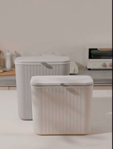 Yemi-Qถังขยะติดผนังในครัวเรือน ห้องนั่งเล่น ห้องครัว ถังขยะพิเศษ ถังขยะแบบแขวนสามารถพลิกได้ พร้อมส่ง