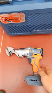 Kéo cắt tôn dùng pin Kapusi Japan K6667 cắt tôn đên 2.5mm chân pin phổ thông chuyên dụng cho thợ