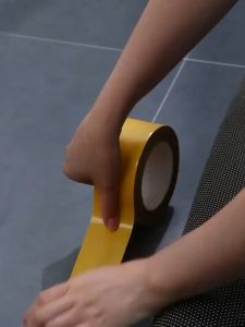 T888 เทปกาวสองหน้า แห่งแข็งแกร่ง ความหนืดสูง เทปกาวตาข่ายสีเหลือง โปร่งใส