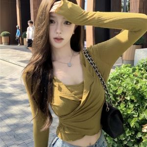 GUZILIAN | Áo thun cổ tròn dáng ôm vừa vặn cổ điển có chi tiết sóng và eo cho nữ mùa xuân 2025 Áo sơ mi lót bên trong