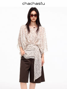 CHACHASTU | Áo Blouse Tay Ngắn Phồng Lớp Ôm Eo Có Chấm Đen Màu Trà