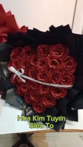 Bó Hoa Kim Tuyến Hình Trái Tim Siêu To – Kiệt Tác Lung Linh Cho Mọi Dịp Đặc Biệt