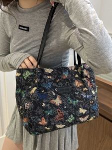 กระเป๋าถือผู้หญิง กระเป๋าถือทรงถุงใหญ่ กระเป๋าถือทรงถุงลายผีเสื้อหลากสี กระเป๋าถือสำหรับเดินทางไปทำงาน กระเป๋าถือสำหรับนักเรียนวิทยาลัย