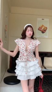 พร้อมส่ง เสื้อฉลุลายดอก แต่งสายลูกไม้ช่วงอก แบบผูกหน้า สวยมาก ด้านหลังสม้อค