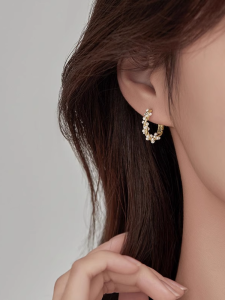 Fashionable Pearl Earrings Womens Stylish Personality Ear Jewelry Lightweight Creative Gift by Srrmhyn Elegant Accessory