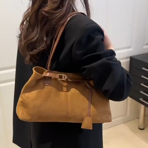 MOUSSON  กระเป๋าแฟชั่นแบบใหม่สำหรับผู้หญิงกระเป๋ารักแร้ฤดูใบไม้ร่วงและฤดูหนาวออกแบบเฉพาะกระเป๋าสะพายไหล่เรียบง่ายย้อนยุคแบบลำลอง