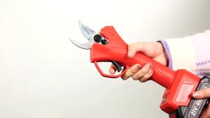 （รับประกัน 10 ปี）กรรไกรตัดกิ่งไฟฟ้าไร้สาย 3800W กรรไกรไฟฟ้าแบต กรรไกร ตัด กิ่ง ไร้ สาย ปรับความสูงได้ 1.7-2.7ม ตัดกิ่งไม้ไร้สาย Brushless สามารถตัดต้นทุเรียน กิ่งก้าน และเชือกสูง