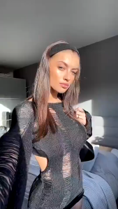 CR_ Đầm crochet đi biển váy mặc ngoài bikini váy khoét rách hở lưng quyến rũ Đũi Xước không kèm bikini cá tính