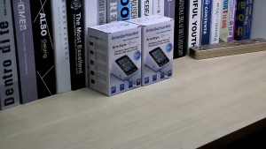 อุปกรณ์วัดความดันแบบพกพา ใช้งานง่าย วัดค่าความดันได้ทั้งบนและล่างอย่างแม่นยำ เหมาะสำหรับผู้สูงวัยหรือผู้ป่วย พกพาสะดวก ขนาดกะทัดรัด ใช้งานได้ทุกวัน