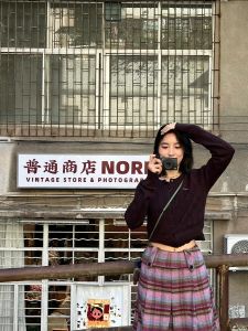 กระโปรงสั้นทรงเอผ้าขนสัตว์หนาสไตล์ย้อนยุคสไตล์อเมริกันสำหรับผู้หญิง ฤดูใบไม้ผลิและฤดูใบไม้ร่วง 2025 กระโปรงสั้นทรงเอลายสก็อตแบบใหม่