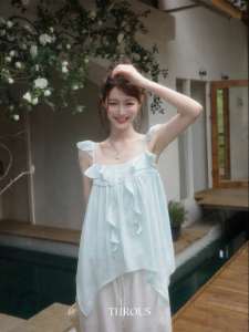 THROUS | Áo Blouse Tay Voan Không Đối Xứng Có Nếp Nhăn