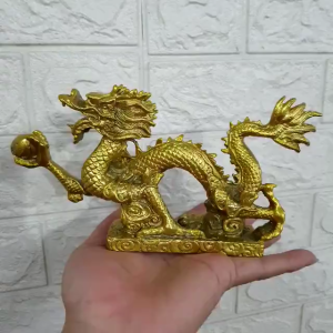 Tượng rồng cưỡi sóng phong thuỷ chất liệu bằng đồng vàng MS390