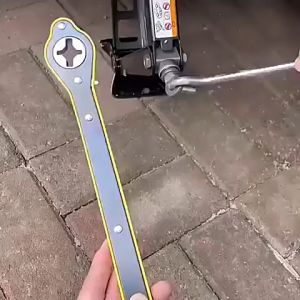 【Free adapter】Auto Car Jack Ratchet Wrench Labor-saving Scissor Jack Garage Tire Wheel Lug Wrench Handle Labor-saving Wrench Phillips Wren jack kereta
