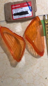 1 Cặp Chụp xi nhan sau Wave đời đầu màu vàng