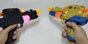 Gold Black Toy Gun Kids Playing Toy Infrared Laser Light Music Flashing light Fun Battery Gun Laser