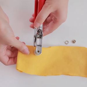 กระดุมแป็กโลหะ สีละ 20 ชุด(แบบกลวง 10 ชุด / แบบทึบ 10 ชุด) คีมติดกระดุมสแน็ปอิน ปุ่มกระดุมโลหะ คีมหนีบกระดุมเป็ก อุปกรณ์งานฝีมือ DIY