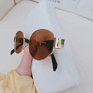 แว่นกันแดด ทรงวงรี โลหะ ดีไซน์เรียบๆแต่เก๋ทันสมัย ป้องกันแสงแดด UV400 แฟชั่นสตรีท แว่นกันแดดแบบกรอบเต็ม แว่นกันแดดที่ทันสมัย ​​ระดับไฮเอนด์