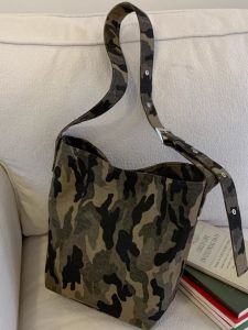 Retro Large Capacity Camouflage Canvas Bag Womens Fashion Casual Student Single Shoulder Slant Cross Bag Versatile INS Bucket Bag