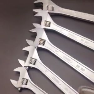Kunci Inggris Baja Adjustable WILMER: Kunci Inggris Multifungsi