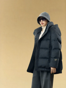 Guvet | Winter Short Women Down Jacket with Black Goose Feather Filling