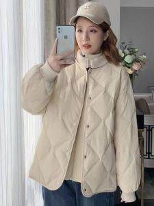 WANGGONGZHU | เสื้อแจ็คเก็ตผ้าฝ้ายขนเป็ดทรงหลวมสำหรับผู้หญิง ฤดูหนาวปี 2025 เสื้อคลุมกันหนาวแบบลำลอง ทรงหลวม ทรงเข้ารูป ทรงปกติ