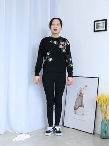 Áo nữ cổ tròn dài tay thêu hoa