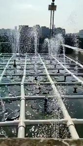 1.4 W การออกแบบแยกน้ำพุแสงอาทิตย์น้ำพุปั๊มการออกแบบถ้วยดูดมีเสถียรภาพ และไม่ง่าย ที่จะเขย่าน้ำตกปั๊ม