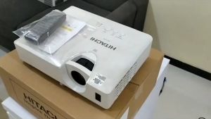 Proyektor Hitachi ED-27X