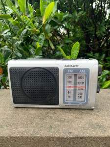 Radio để bàn AudioComm RAD-T207S hoạt động hoàn hảo