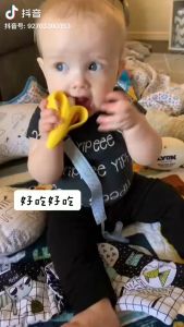 Hntob 3M+ 3D Silicone Teether Toy Giraffe Banana Shape Infants Biting Teething SoothieToy
