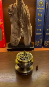 Lư Đốt Trầm 3 Chân Hợp Kim Phong Thủy May Mắn Lư Đồng Khắc Hình Tượng Trưng Sự Thịnh Vượng TIDO TI DO