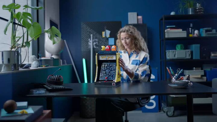 LEGO Icons 10323 PAC-MAN Arcade Building Kit (2,651 Pieces)