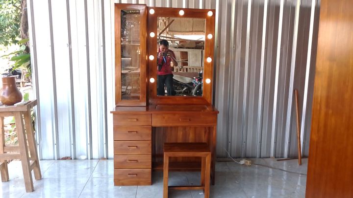 Meja Rias Minimalis + Lampu