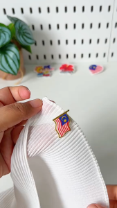【Ready Stock】Malaysian Flag Brooch Crystal Dropper Badge Elegant National Flag Pin Fashion Metal Chest Ornament for Daily Outfit