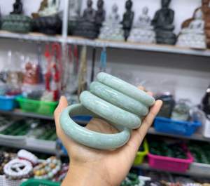 กำไลหยกเจไดต์ ท้องปลิง โทนเขียวแอปเปิ้ลอ่อน โทนเขียวอ่อน ไซส์55-64