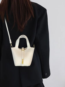 White Mini Bucket Handbag Womens Summer Luxury Fashion Crossbody Handbag Beigele Soft Handle Pure Color Trendy Bag