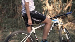 Santic Mountain Bike Shorts Men 4D Padding Loose Fit Cycling Shorts Elasticity Fabric Breathable MTB Shorts KM3C05159