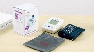 电子血压计俄文英文智能测压仪Electronic moni