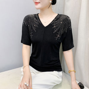 YIMEI ดีไซน์ใหม่2025สไตล์ตะวันตกและงานฝีมือหนักเสื้อยืดลายเพชรร้อนเสื้อครึ่งแขนค้างคาวคอวีฤดูร้อนสีดำสำหรับผู้หญิง