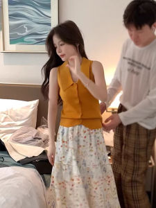 chaqi | Buttoned Sleeveless Blouse