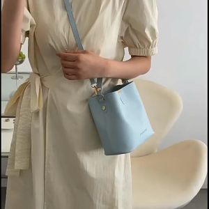 กระเป๋าสะพายไหล่เดียวหญิงวัสดุ PU อเนกประสงค์แฟชั่นสายสะพายไหล่ปรับได้แบบพกพา