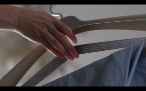 Joseph Joseph ชุดไม้แขวนเสื้อสำหรับสูทและเสื้อโค้ท 2 ชิ้น รุ่น Orderly สี Ecru N55017