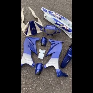 COVERSET ORIGINAL 125Z 125ZR BIRU BATA DESIGN “R” CARBON / CHROME HONG LEONG YAMAHA HLY