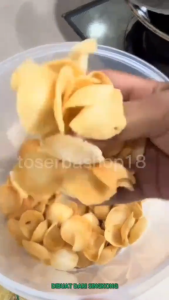 Kerupuk Singkong Panda Pedas 500gr / Ceriping Pedas Panda