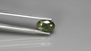 1.40 ct พลอยแท้ เขียวส่อง เผาเก่า สีเขียว เหลือง ทรงไข่ บางกะจะ