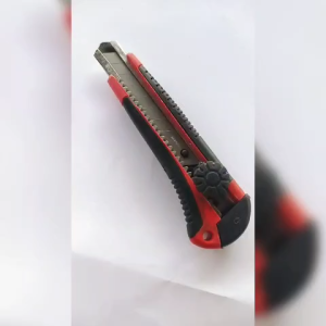 Pisau CUTTER BESAR Model PUTAR Tajam Kuat untuk Pemotongan Area Luas Tipe Pisau CUTTER BESAR Praktis untuk Penggunaan Sehari-hari