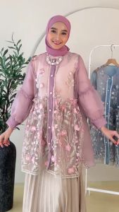 Tunik Raya Outer Brukat Rebertus Madinah\\n\\n Apa itu Tunik Raya Outer Brukat?\\n\\nTunik Raya Outer Brukat adalah pakaian wanita yang dibuat dari bahan berkualitas tinggi dan desain yang menarik, khususnya untuk acara formal atau pesta. Tunik ini dirancang dengan inspirasi dari desain tradisional Madinah, memberikan kesan elegan dan anggun kepada penggunanya.\\n\\n Bahan Tunik Berkualitas\\n\\nBahan yang digunakan dalam pembuatan Tunik Raya Outer Brukat sangat penting untuk menjamin kenyamanan dan keawetan. Beberapa bahan berkualitas yang sering digunakan antara lain katun, sutra, dan brukat. Pastikan Anda memilih bahan yang sesuai dengan kebutuhan dan selera Anda.\\n\\n Desain Tunik Madinah\\n\\nDesain Tunik Raya Outer Brukat dipengaruhi oleh inspirasi tradisional Madinah, yang mencakup berbagai elemen seperti bordir, warna-warna cerah, dan detail dekoratif lainnya. Hal ini memberikan kesan elegan dan anggun kepada penggunanya.\\n\\n Bagaimana Memilih Tunik Raya Outer Brukat yang Tepat?\\n\\nUntuk memilih Tunik Raya Outer Brukat yang tepat, Anda perlu mempertimbangkan beberapa hal berikut:\\n\\n Tips Memilih Tunik Pesta\\n\\nJika Anda mencari tunik untuk acara pesta, pastikan untuk memilih bahan yang nyaman dan tidak panas. Selain itu, pilih warna dan desain yang sesuai dengan tema pesta.\\n\\n Tips Memilih Tunik untuk Acara\\n\\nJika Anda mencari tunik untuk acara formal, pastikan untuk memilih bahan yang elegan dan desain yang sederhana namun tetap menarik. Selain itu, pilih warna yang sesuai dengan acara dan lingkungan Anda.\\n\\n Cara Merawat Tunik Raya Outer Brukat\\n\\nUntuk menjaga kualitas dan keawetan Tunik Raya Outer Brukat, berikut adalah beberapa tips merawatnya:\\n\\n Cara Menyimpan Tunik Raya Outer Brukat\\n\\nPastikan untuk menyimpan tunik Anda dengan aman dan tidak terkena sinar matahari langsung. Anda dapat menggunakan lemari pakaian atau rak gantungan yang aman.\\n\\n Cara Mencuci Tunik Raya Outer Brukat\\n\\nJika Anda perlu mencuci tunik Anda, pastikan untuk mengikuti petunjuk pencucian yang tertera pada label baju. Anda dapat mencuci tunik Anda secara manual atau menggunakan mesin cuci dengan pengaturan lembut.\\n\\n Rekomendasi Tunik Raya Outer Brukat Rebertus Madinah\\n\\nBerikut adalah beberapa rekomendasi Tunik Raya Outer Brukat Rebertus Madinah yang dapat Anda pertimbangkan:\\n\\n Rekomendasi Tunik Raya Outer Brukat Rebertus Madinah untuk Acara Pesta\\n\\nBeberapa tunik yang cocok untuk acara pesta antara lain:\\n\\n* Tunik Raya Outer Brukat Rebertus Madinah dengan bordir dan detail dekoratif\\n* Tunik Raya Outer Brukat Rebertus Madinah dengan warna-warna cerah dan motif bunga\\n\\n Rekomendasi Tunik Raya Outer Brukat Rebertus Madinah untuk Acara Formal\\n\\nBeberapa tunik yang cocok untuk acara formal antara lain:\\n\\n* Tunik Raya Outer Brukat Rebertus Madinah dengan desain sederhana namun tetap menarik\\n* Tunik Raya Outer Brukat Rebertus Madinah dengan warna-warna netral seperti hitam, putih, atau abu-abu\n}