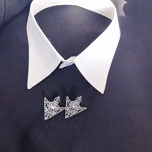 ส่งจากกทม!เข็มกลัดสามเหลี่ยม ติดคอเสื้อเชิ้ต แบบโลหะผสม วินเทจ สองสีให้เลือก